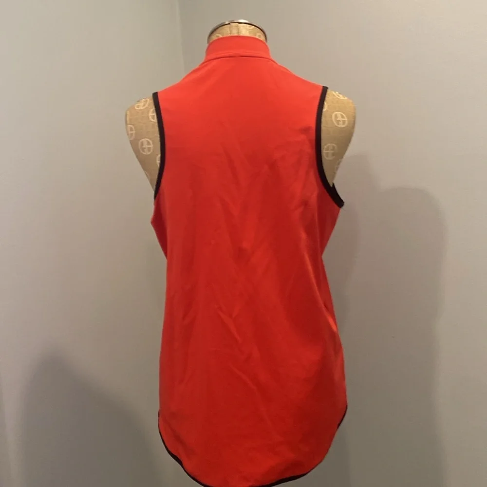 The lightweight Nike Composite Full-Zip Women's Golf Vest size M